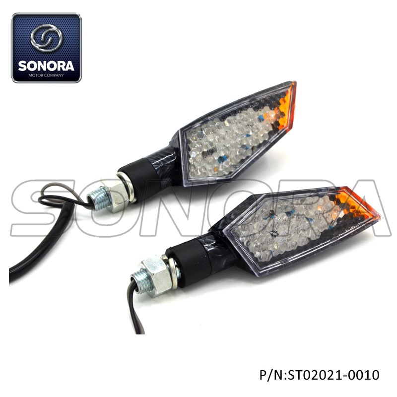 ST02021-0010 Plastic Shell, 25 LED E-mark LED Light (1) ST02021-0010 Carcasa de plástico, luz LED con marca E de 25 LED (1)