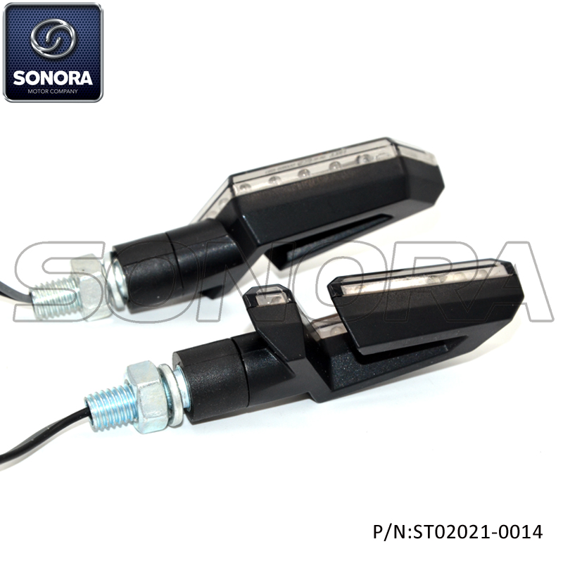 ST02021-0014 Cuerpo de pl&aacute;stico negro mate, 15 LED, lente disponible en color humo transparente, luz LED E-mark (3)