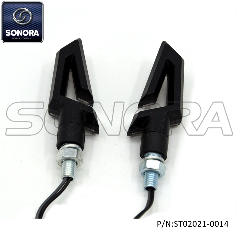 ST02021-0014 Cuerpo de pl&aacute;stico negro mate, 15 LED, lente disponible en color humo transparente, luz LED E-mark (4)