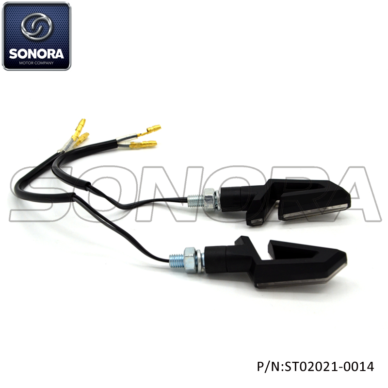 ST02021-0014 Cuerpo de pl&aacute;stico negro mate, 15 LED, lente disponible en color humo transparente, luz LED E-mark (5)