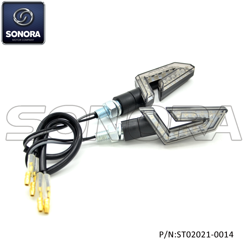 ST02021-0014 Cuerpo de pl&aacute;stico negro mate, 15 LED, lente disponible en color humo transparente, luz LED E-mark (6)