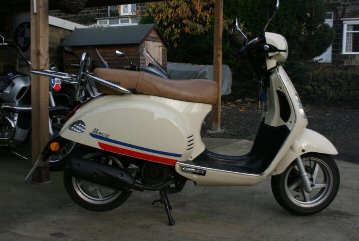 Luz trasera impermeable Baotian